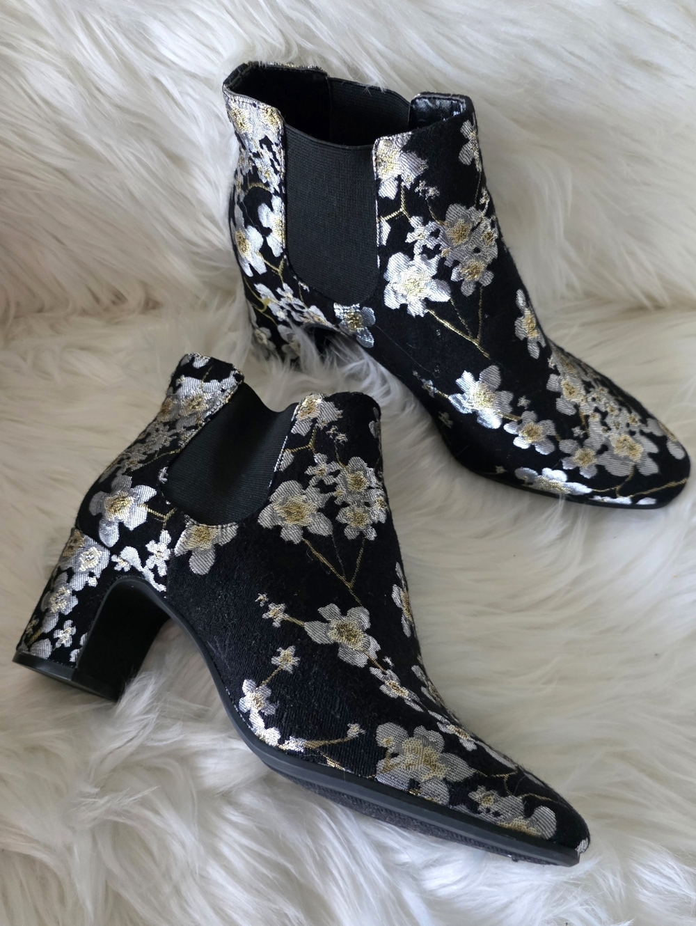Ann Klein Black Floral Embroidered Gorgia Ankle Boots Size 8M